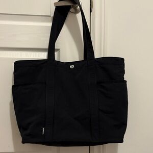 Lululemon daily multi-pocket Tote Bag 20L